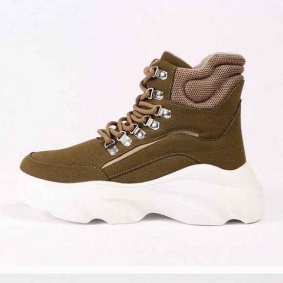 ⭐️⭐️Sweet Street-Style Lace-Up Bubble Platform Sneaks—NWT - Picture 6 of 9